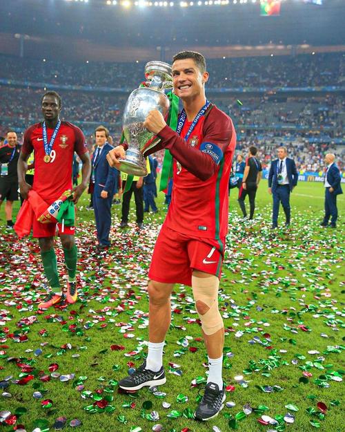 荷媒：荷兰足协在世界杯结束后才会和罗纳德·科曼谈续约事宜（荷媒：世界杯结束后，荷兰足协再与罗纳德·科曼商谈续约）