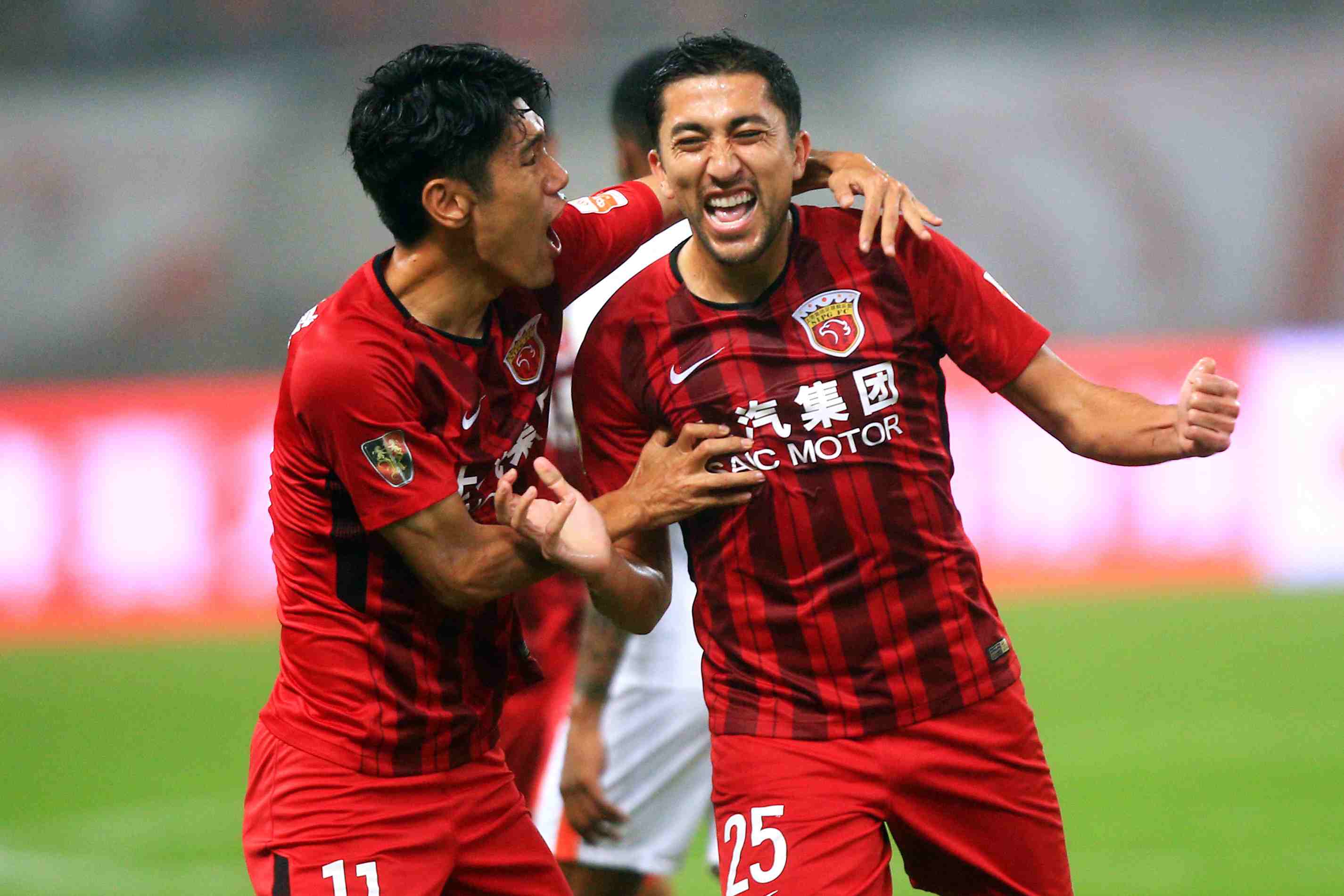 蒙古王那顺格日勒重拳击倒对手，散打王对决显威（蒙古王那顺格日勒重拳KO对手，散打王之战尽显威势）