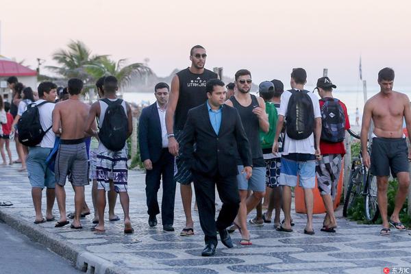 B费和内维斯各进三球，葡萄牙队史第3次单场比赛有两人戴帽（葡萄牙史上第三次单场双帽：B费、内维斯各上演帽子戏法）