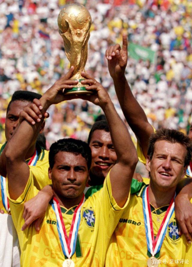 队报：纽约市长马姆达尼是铁杆枪迷，枪手旧将沙马赫送他球衣（队报：纽约市长马姆达尼是枪手死忠，阿森纳旧将沙马赫赠送球衣）