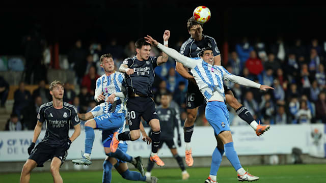 顶着防守也能进，这是神？（硬抗防守依然命中，他是神吗？）