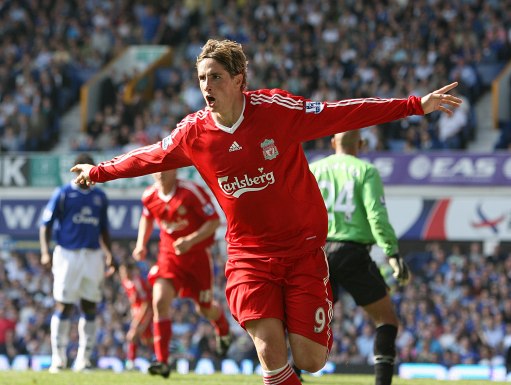 皇马本泽马梅开二度助球队获胜（本泽马双响助皇马全取三分）