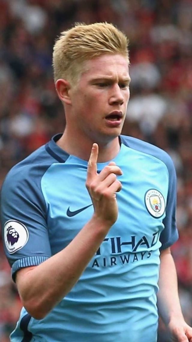 深圳五连胜冲上前列（深圳豪取五连胜跻身前列）