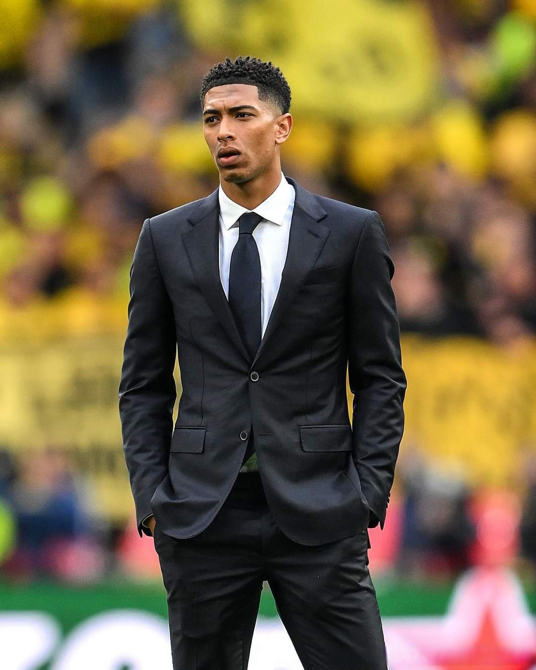 梅西太内向了，主持人说第一句就想拿着奖杯走，不到三年拿四冠（梅西被调侃太内向：刚开口就想捧杯走人，三年未满豪取四冠）