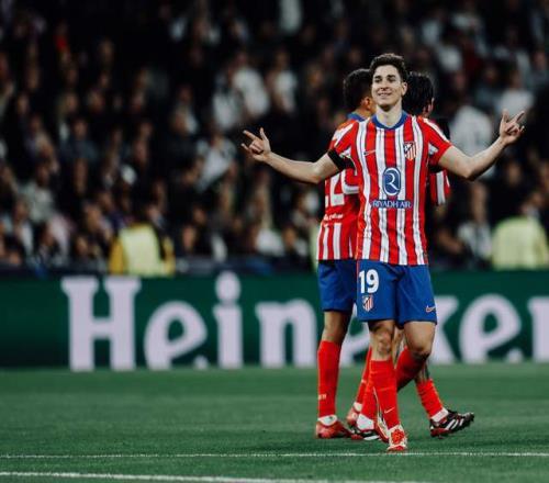 多特客战弗赖堡：吉拉西、小贝林厄姆首发，埃姆雷-詹出战（多特做客弗赖堡：吉拉西与小贝林厄姆先发，埃姆雷-詹登场）